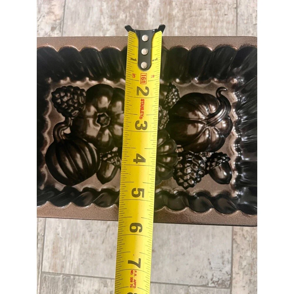 Nordic Ware Harvest Bounty Loaf Pan 6 Cup Cast Aluminum Pumpkin Acorn Fall Autum